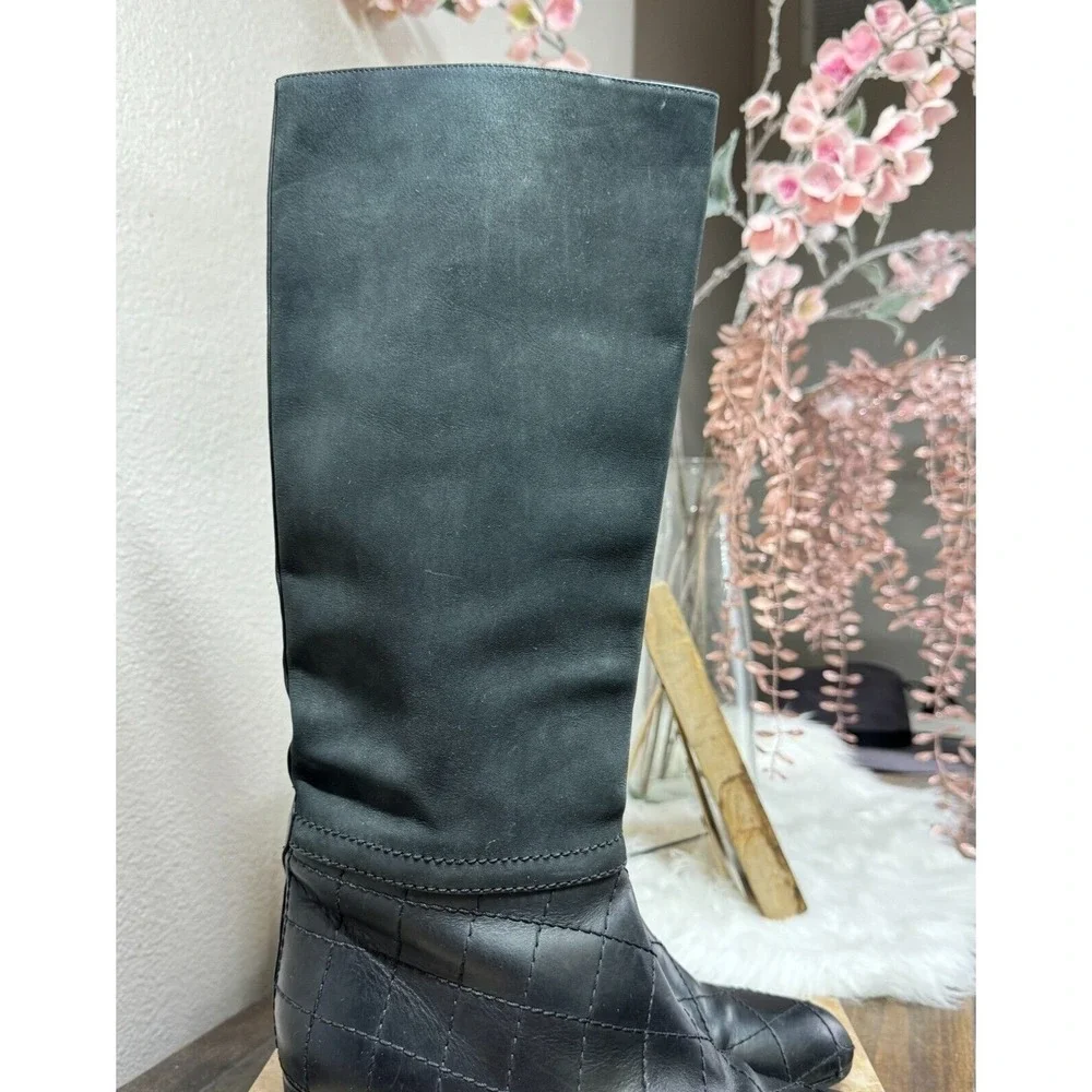 Chanel Boots Womens 8.5 Quilted Genuine Calfskin Leather Riding Knee High G29389